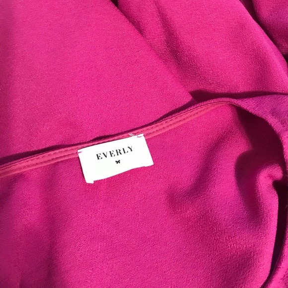 Everly NWOT Fuschia Blouse Women M - Picture 7 of 8